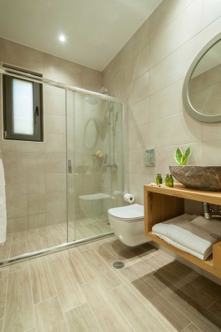 accommodation angelikon suites shower (2)