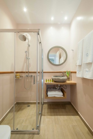 accommodation angelikon suites shower